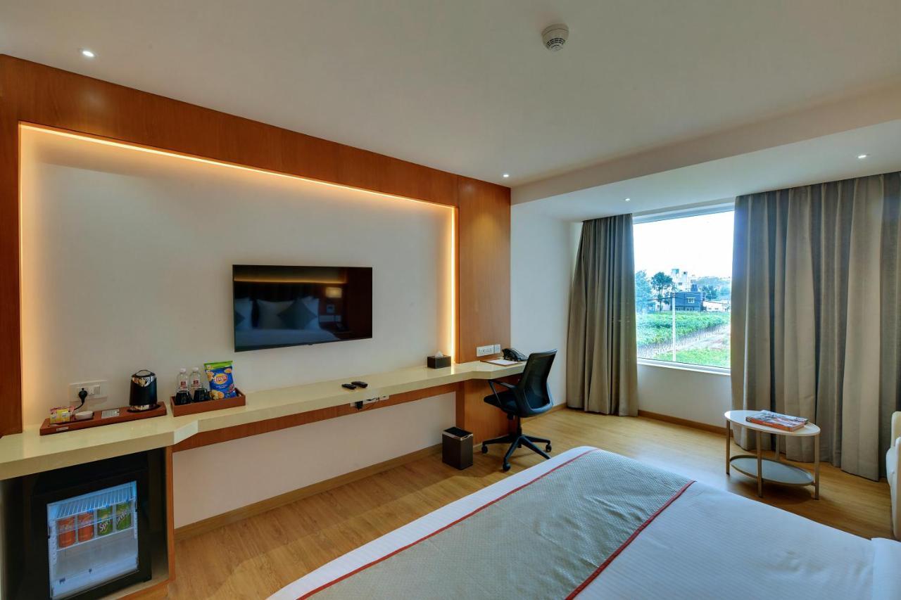 Clarion Hotel Bangalore Exterior photo