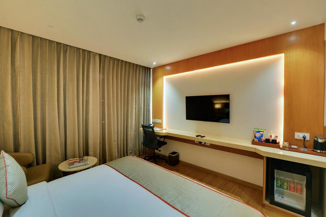 Clarion Hotel Bangalore Exterior photo