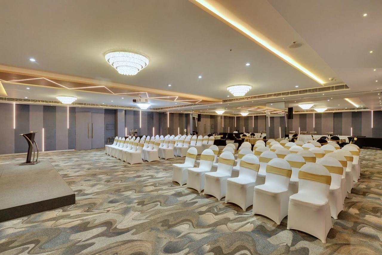 Clarion Hotel Bangalore Exterior photo